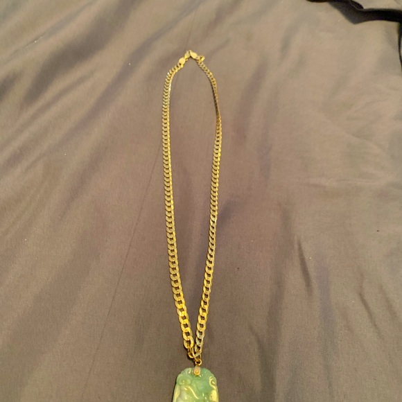 10k Gold Chain W/ Jade pendant - Picture 4 of 6